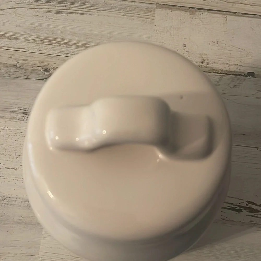 Rae Dunn XOXO Canister.